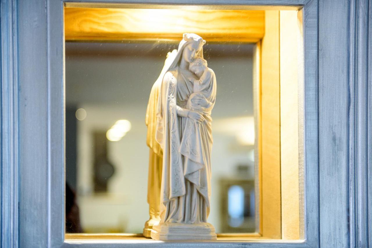 La Sainte Famille Hotell Lourdes Eksteriør bilde