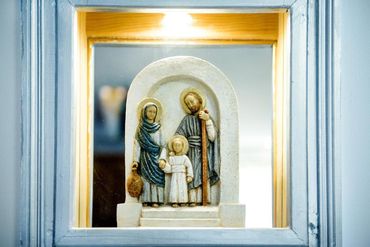 La Sainte Famille Hotell Lourdes Eksteriør bilde