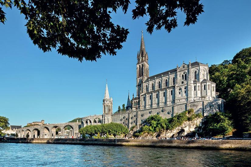 La Sainte Famille Hotell Lourdes Eksteriør bilde